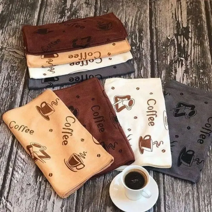 Zestaw kolorowych ścierkek z mikrofibry z nadrukiem filiżanek kawy i napisem Coffee