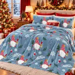 Miękki koc świąteczny 160x200 cm z motywem gnomów i napisem Merry Christmas