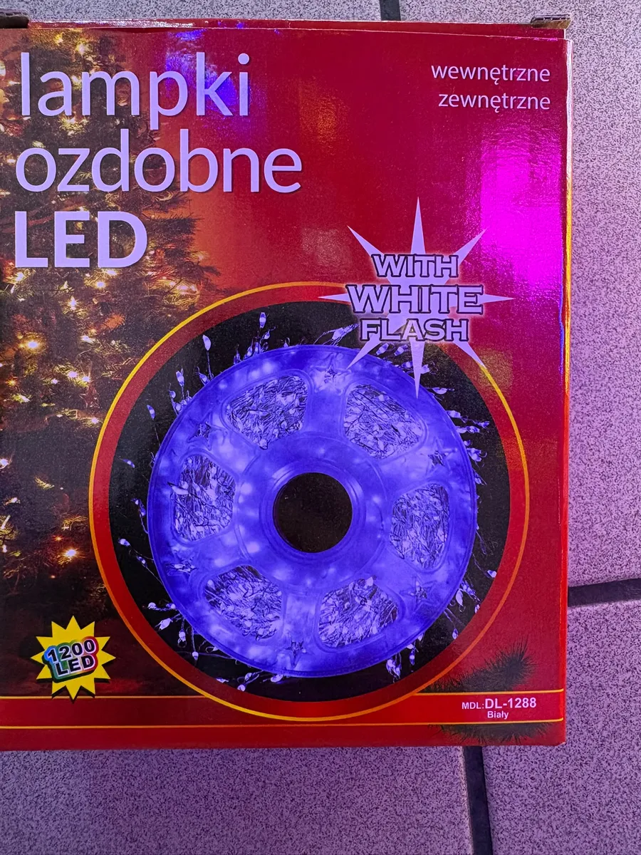 Opakowanie lampek ozdobnych LED w kolorze zimnej bieli z funkcją migania, 1200 diod, 50 metrów długości