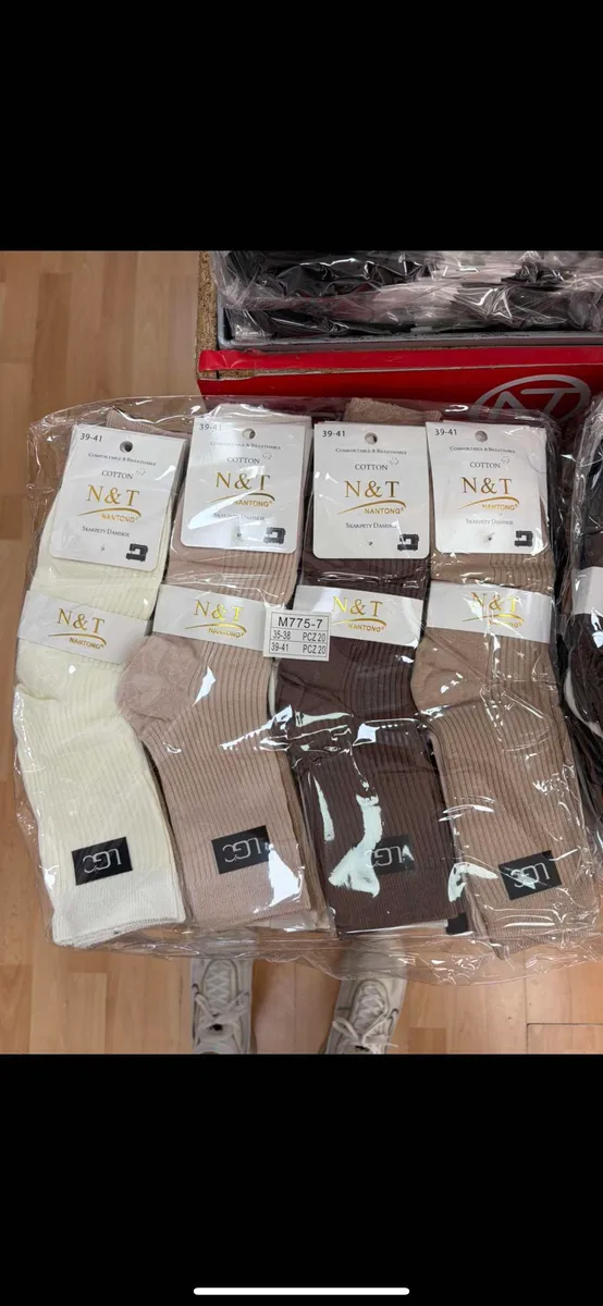 Zestaw czterech par prążkowanych skarpetek bawełnianych w pastelowych kolorach 39-41