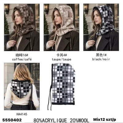 Trzy modele damskiego komina w kratę z kapturem w kolorach kawa, taupe i czarny z białym