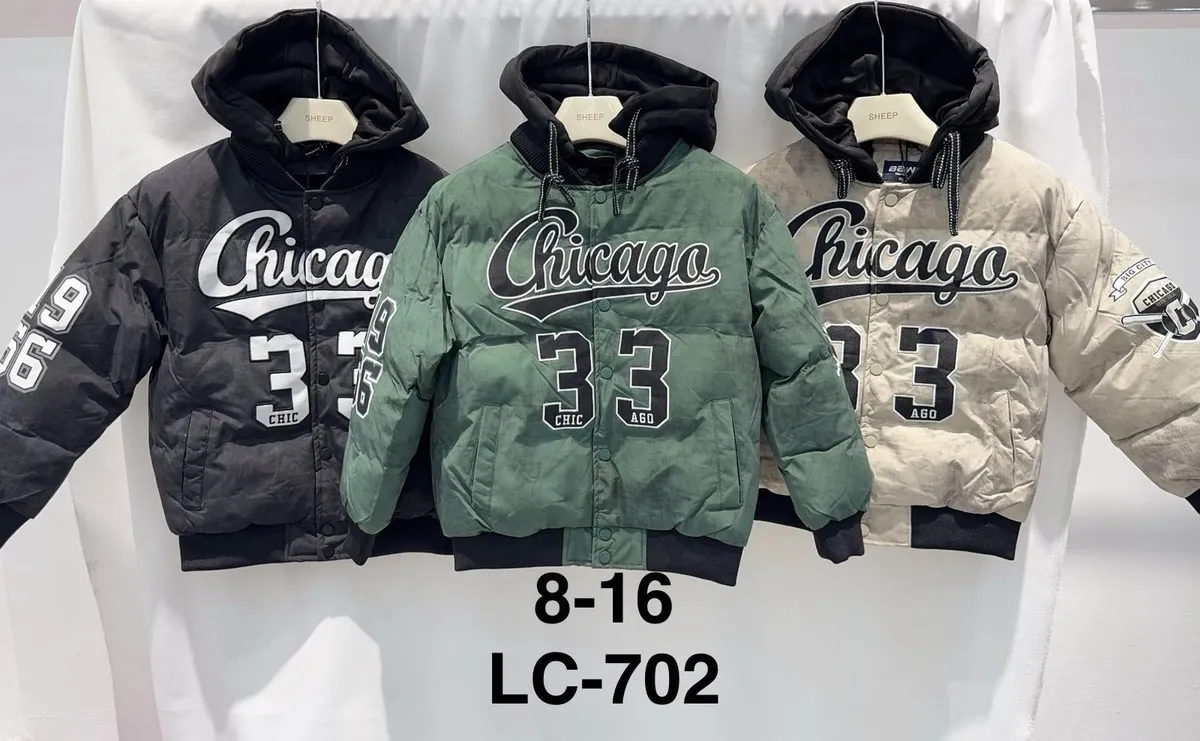 Trzy kurtki dziecięce zimowe z kapturem w kolorach czarnym, zielonym i beżowym z nadrukiem Chicago 33