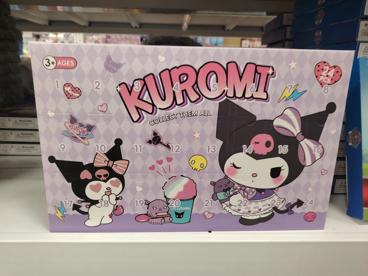 Fioletowy kalendarz adwentowy Kuromi z 24 okienkami i postaciami w stylu kawaii