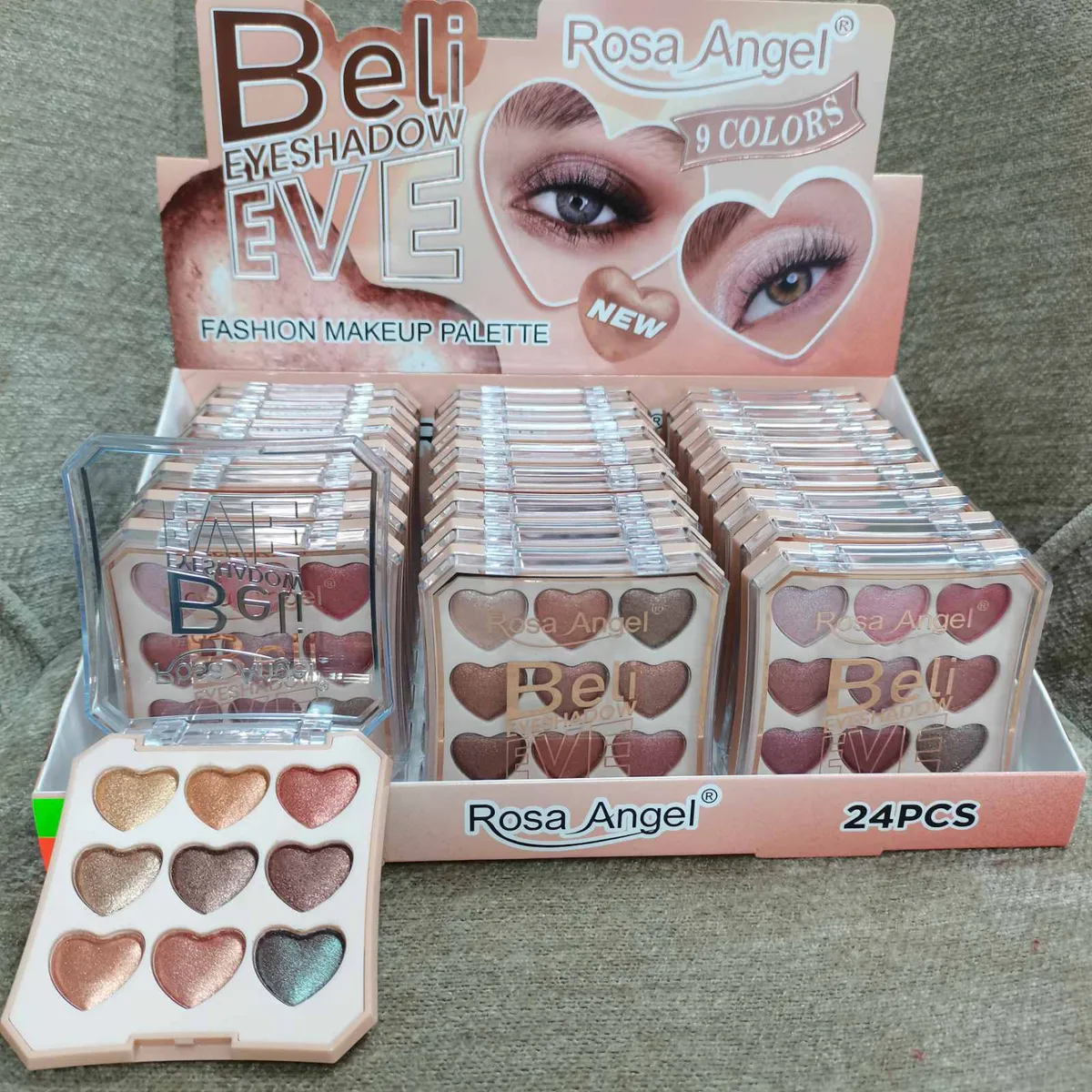 Paleta cieni do powiek Rosa Angel z 9 metalicznymi kolorami w kształcie serc w przezroczystym opakowaniu