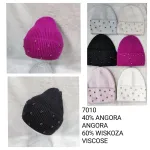 Czapka damska z angory z ozdobnymi kryształkami mix kolorów