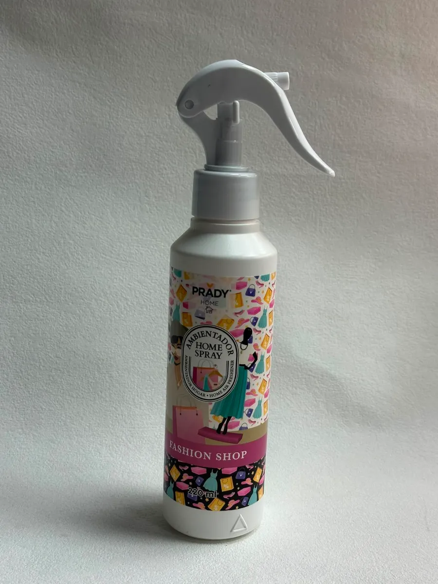 Biały spray do wnętrz Prady Home Fashion Shop 220 ml z kolorową etykietą i białym atomizerem