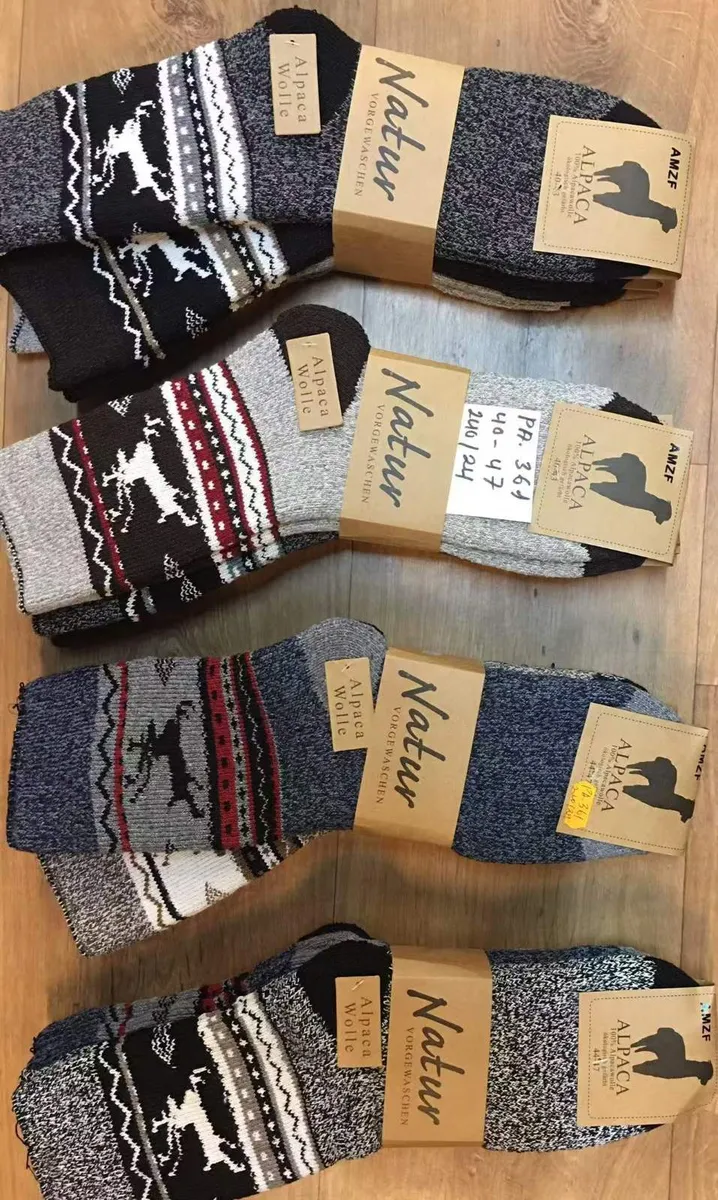 cztery pary skarpet Alpaca Wollie Natur z wzorem reniferów i geometrycznym motywem w różnych kolorach