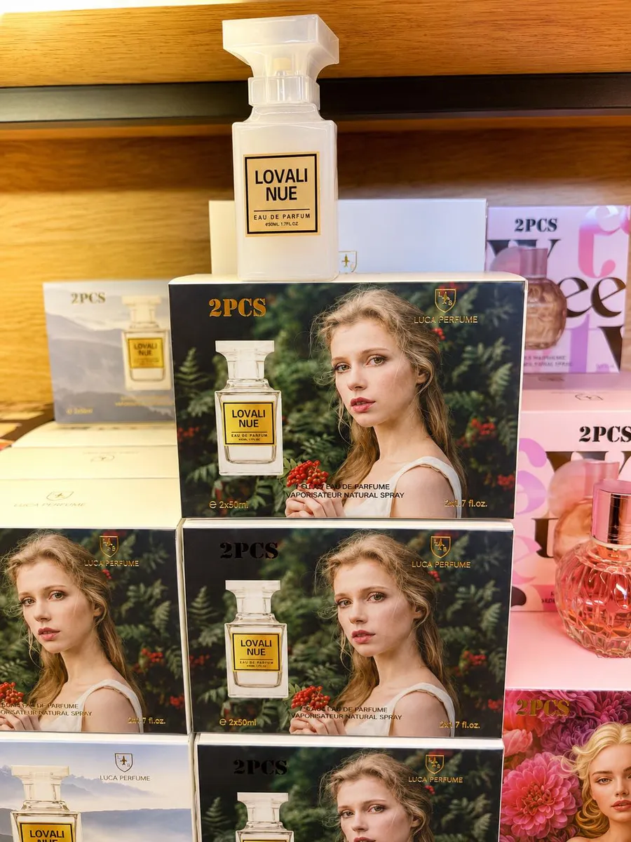 Zestaw perfum LOVALI NUE 2x50ml w pudełku z wizerunkiem kobiety i flakonikiem