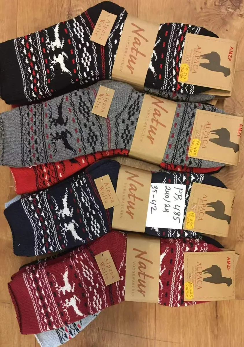 Skarpety Alpaca Wool Natur z wzorem renifera w kolorach czarnym, szarym, granatowym i bordowym