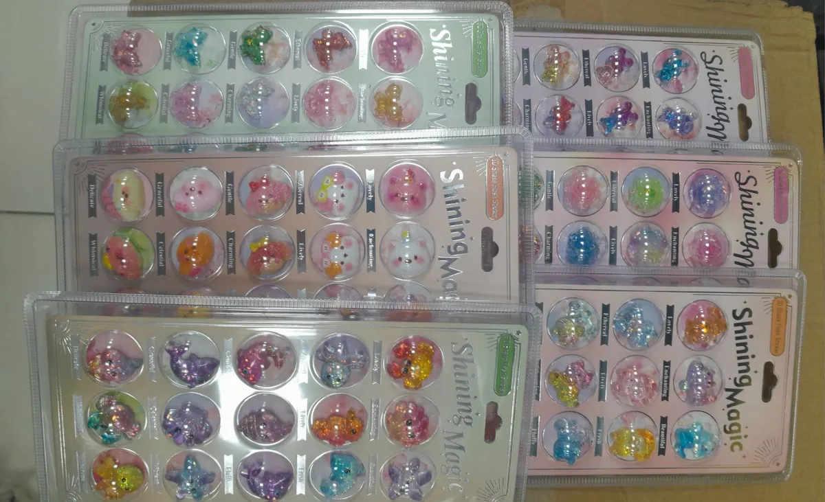 Zestaw kolorowych naklejek 3D Shining Magic z brokatem w plastikowym opakowaniu