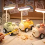 Lampka dziecięca na biurko w kształcie kolorowego pociągu