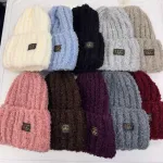 Ciepła czapka zimowa LGC Vogue mix kolorów miękka i puszysta