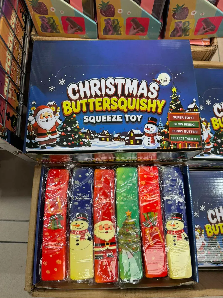 Zestaw sześciu świątecznych zabawek antystresowych squeeze toy z motywami Mikołaja, bałwanka i choinki