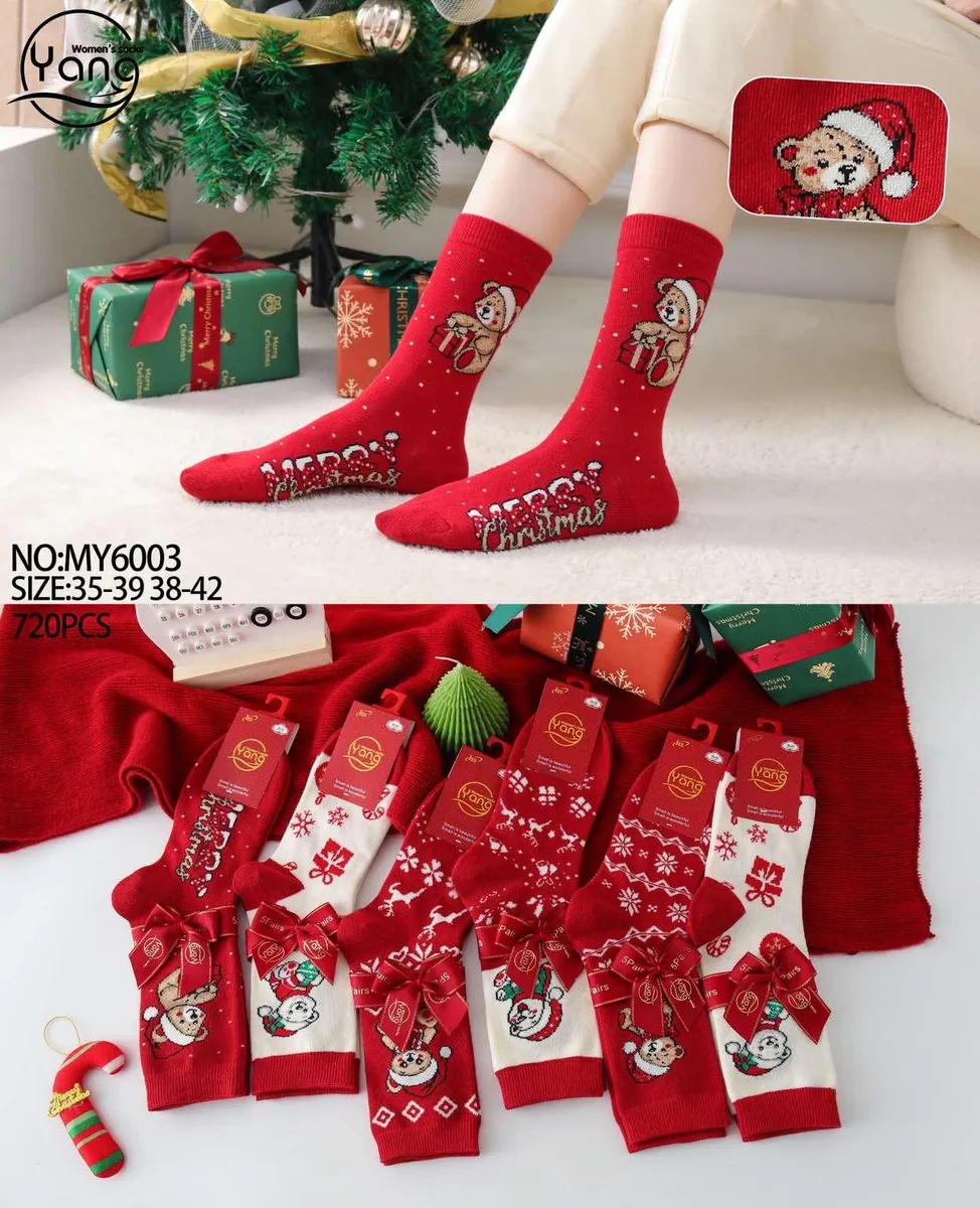 Czerwone skarpety damskie z misiem w czapce Mikołaja i napisem Merry Christmas, rozmiar 35-42