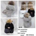 Czapka zimowa z daszkiem i pomponem mix kolorów 70% poliester 30% wełna