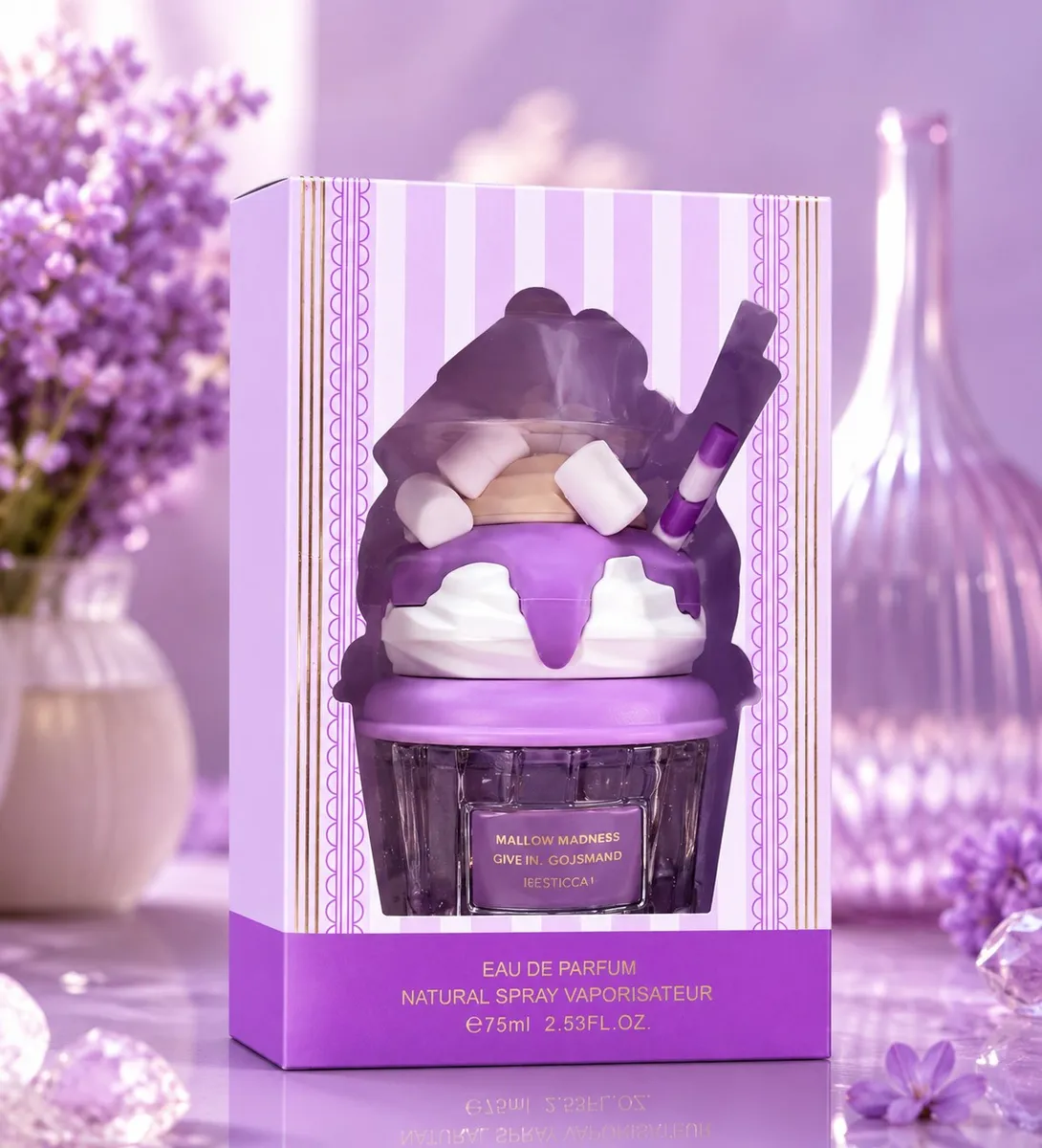 Perfumy w fioletowym flakonie w kształcie babeczki w pastelowym opakowaniu z okienkiem