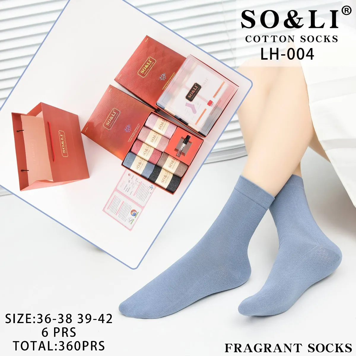 Zestaw 6 par pastelowych skarpet damskich SO&LI LH-004 w eleganckim pudełku i modelka w błękitnych skarpetach