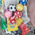 Brelok piłka nożna kolorowa z gumy miękkiej Galaxy Toys