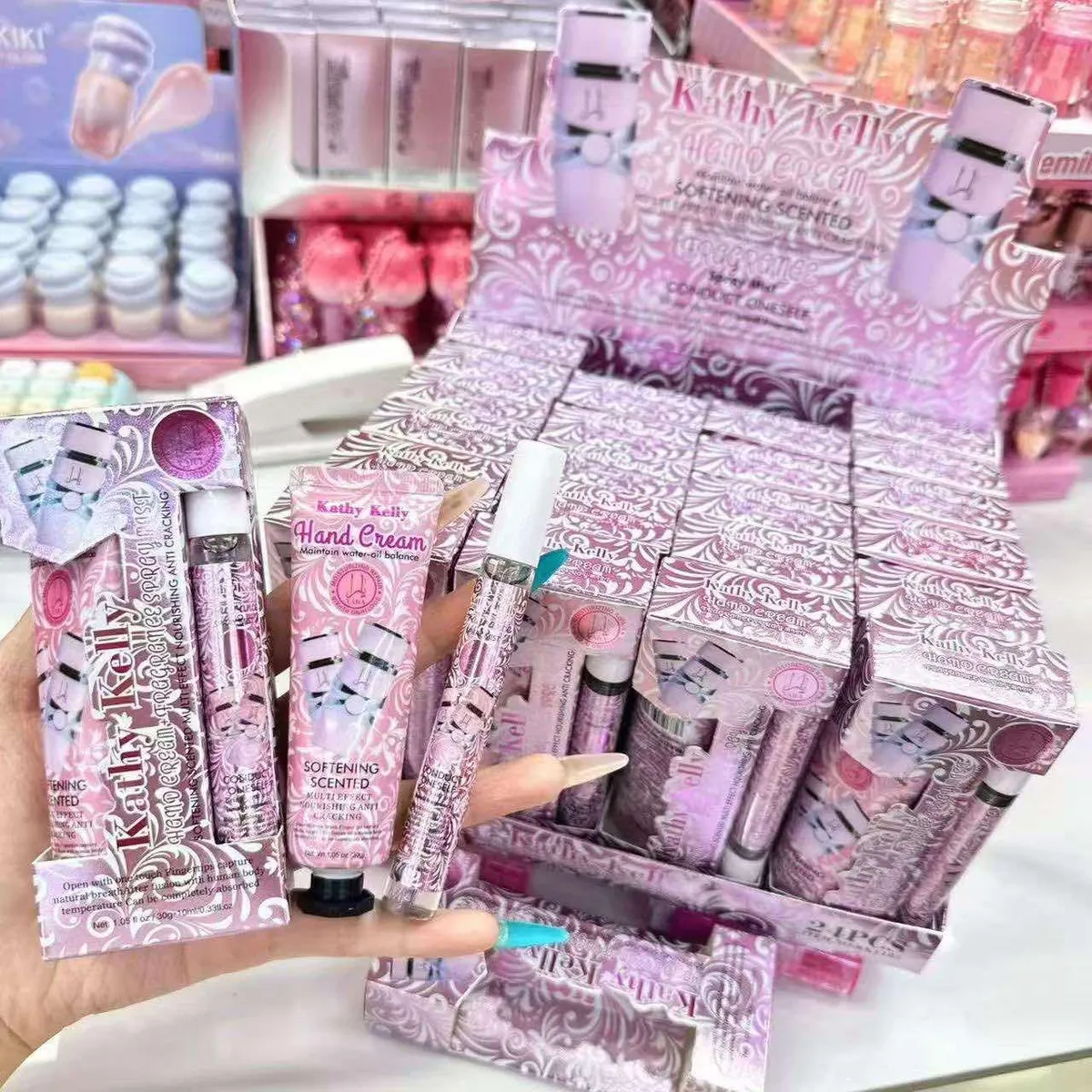 Zestaw kosmetyczny Kathy Kelly krem do rąk 30 ml i perfumy 35 ml w różowym ozdobnym opakowaniu