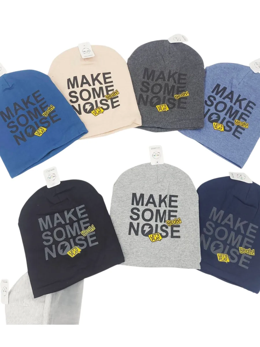 Zestaw 7 aksamitnych czapek dziecięcych w różnych kolorach z nadrukiem MAKE SOME NOISE