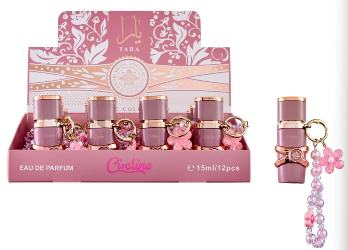 Zestaw 12 różowych buteleczek perfum 15 ml z ozdobnym różowym brelokiem kwiatowym w różowo-złotym opakowaniu