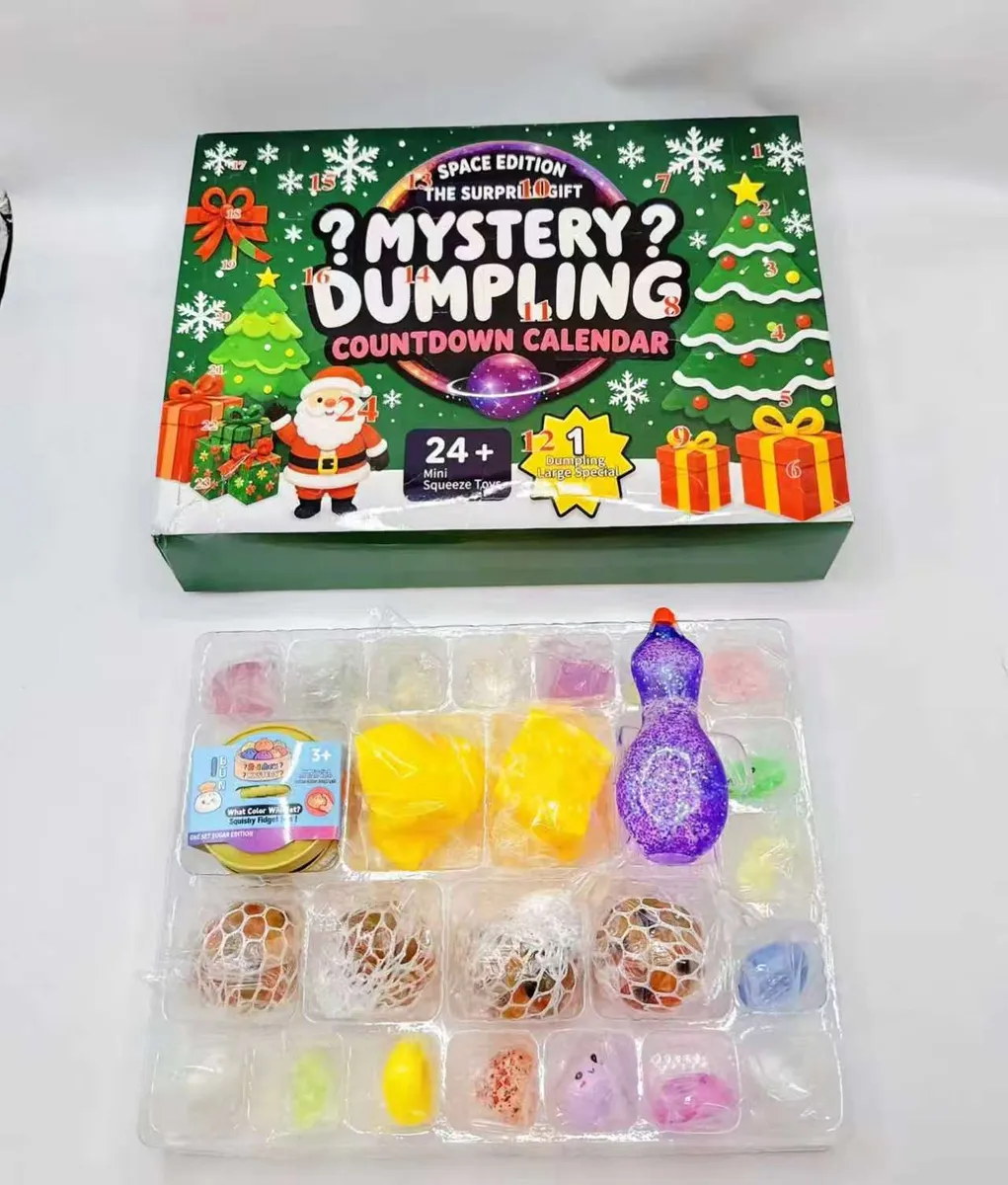 zielony kalendarz świąteczny mystery dumpling z 24 mini zabawkami i jedną dużą w plastikowym opakowaniu