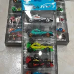 Zestaw 5 metalowych samochodów wyścigowych F1 kolorowych