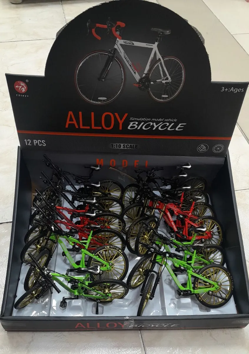 Zestaw 12 miniaturowych modeli rowerów w skali 1:10 w kolorach czarnym, czerwonym i zielonym