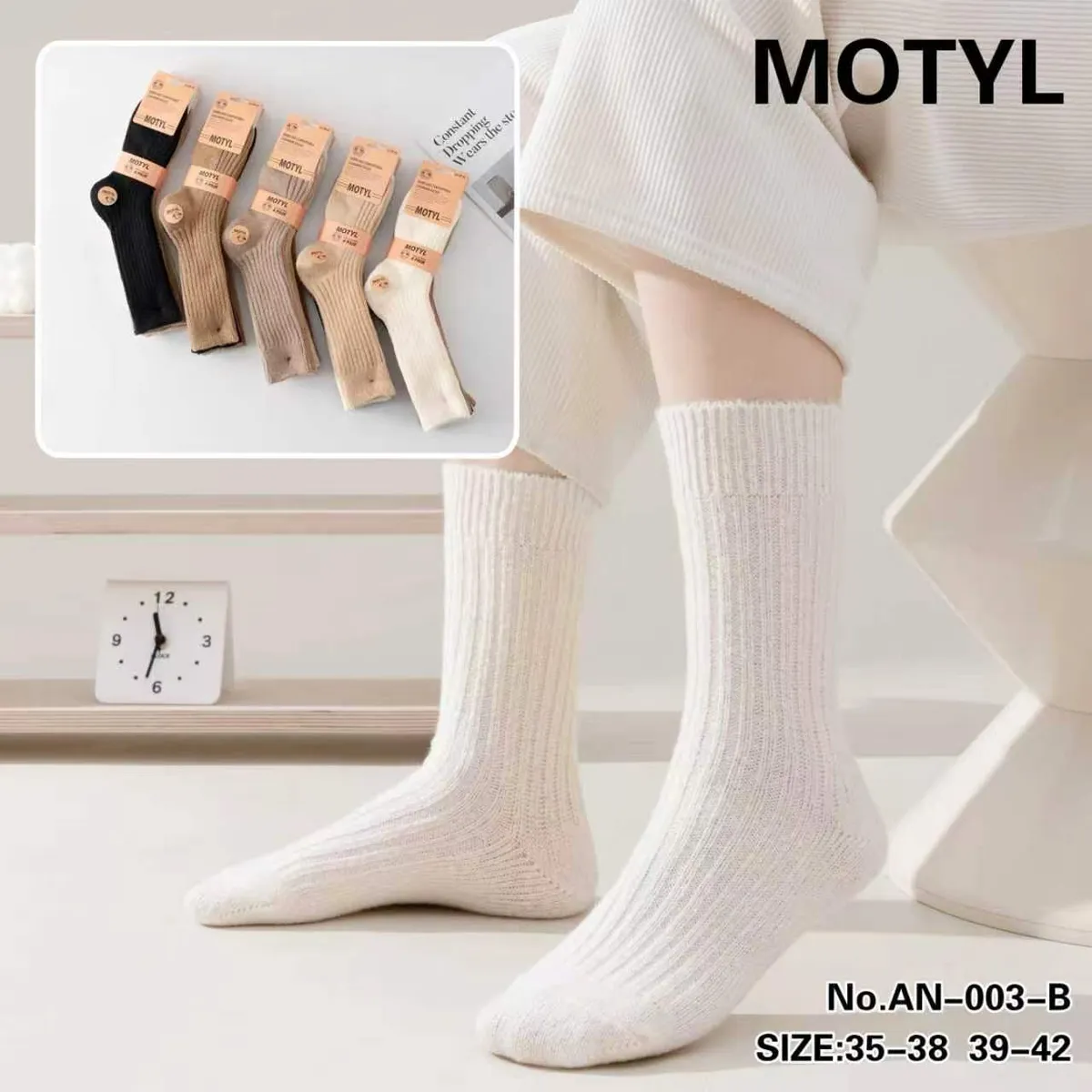 Prążkowane skarpety w odcieniach beżu i bieli z etykietą MOTYL, rozmiary 35-42