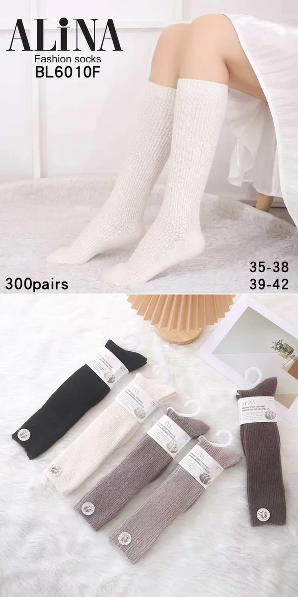 Damskie białe prążkowane skarpety Alina Fashion Socks BL6010F na modelce i w zestawie 5 kolorów