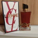 Libre Berry Crush Eau de Parfum flakon z bordowym płynem 50 ml