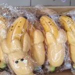Miękka zabawka banan z uśmiechem 18 cm żółta