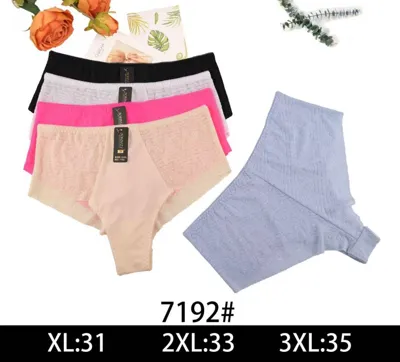 Zestaw czterech par majtek damskich fig w kolorach czarnym, różowym, beżowym i błękitnym, mix rozmiarów XL do 3XL, kod 7192#