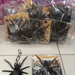 Czarna plastikowa pajęczyna z łańcuszkiem dekoracja halloween