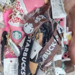 Brelok do kluczy kubek kawy różowy i brązowy z napisem Starbucks