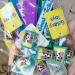 Brelok plastikowy z motywem krowy kolorowy 12 sztuk