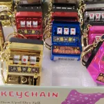 Brelok do kluczy automat do gry metaliczny mix kolorów