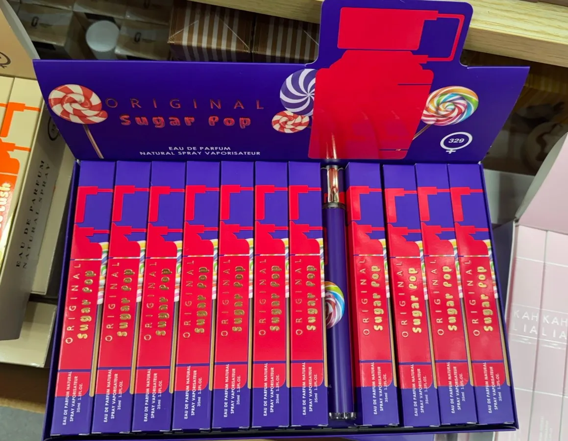 Perfumy Original Sugar Pop w fioletowym opakowaniu z czerwonymi i złotymi detalami, 20 sztuk w kartonie