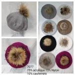 Beret damski z pomponem mix kolorów akryl nylon kaszmir