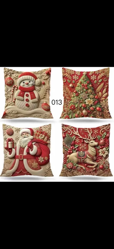 Cztery poszewki 40x40 cm z motywami świątecznymi: bałwanek, choinka, Mikołaj, renifer w czerwono-beżowej kolorystyce