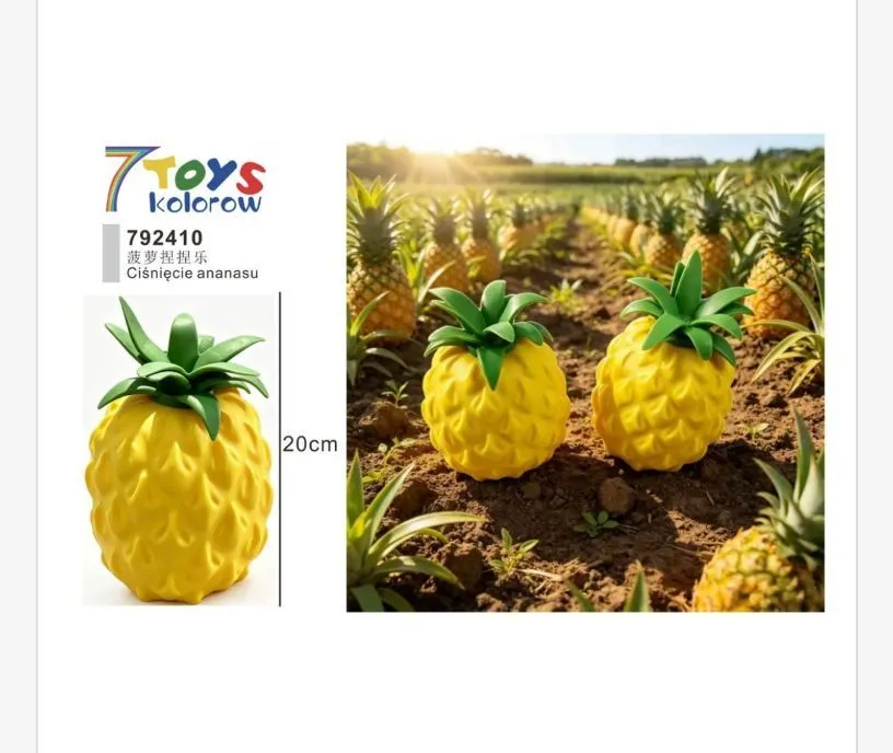 żółty antystresowy ananas 20 cm z zielonymi liśćmi na polu uprawy ananasów