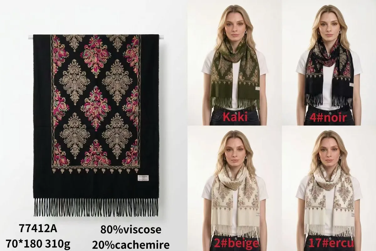 Czarny, beżowy, khaki i kremowy szalik damski z orientalnym wzorem i frędzlami, modelka prezentuje różne kolory.