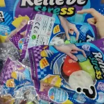 Zabawki gniotki antystresowe kolorowe 24 sztuki w opakowaniu