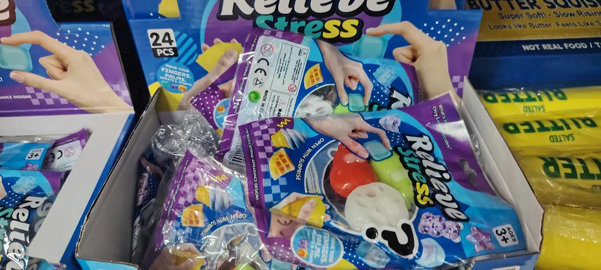 Zabawki gniotki antystresowe kolorowe 24 sztuki w opakowaniu