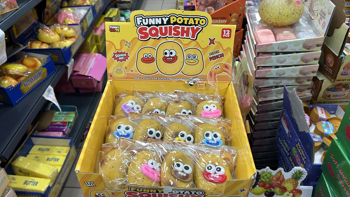 Zabawki antystresowe Funny Potato Squishy w kształcie ziemniaków z kolorowymi ustami w opakowaniu zbiorczym