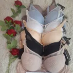 Biustonosz push-up w kratkę 90B beżowy, czarny, biały, niebieski