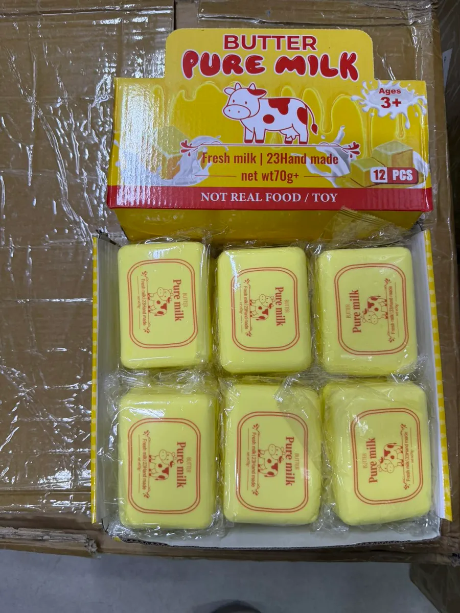 Zestaw 12 żółtych mydełek Butter Pure Milk z nadrukiem krowy w opakowaniu zbiorczym