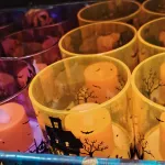 Lampion LED Halloween pomarańczowo-fioletowy z motywem zamku i nietoperzy