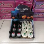 Dekoracje Halloween party ręka z okiem czarna i biała 12 sztuk