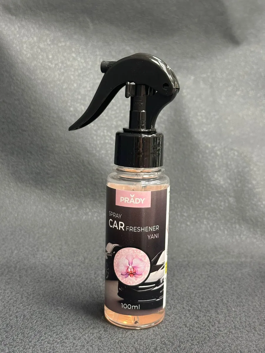 Butelka sprayu do auta PRADY Car Freshener Yani 100 ml z czarnym atomizerem i różowym płynem